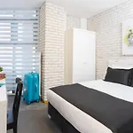 14 Hostel