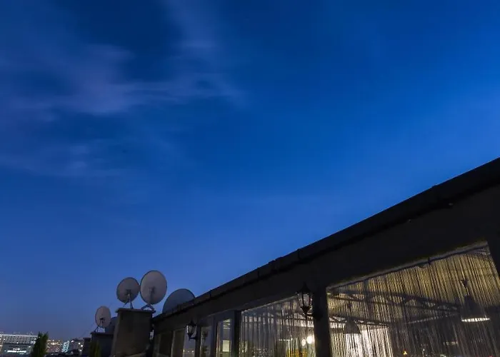 Auberge de jeunesse 14 *